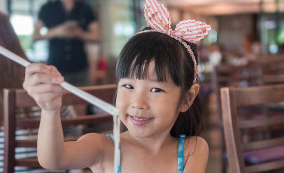 “英亚官方网站”
1碗鸡蛋面 测出家庭的3种品级 第一级 毁了孩子怙恃却不自知(图9)