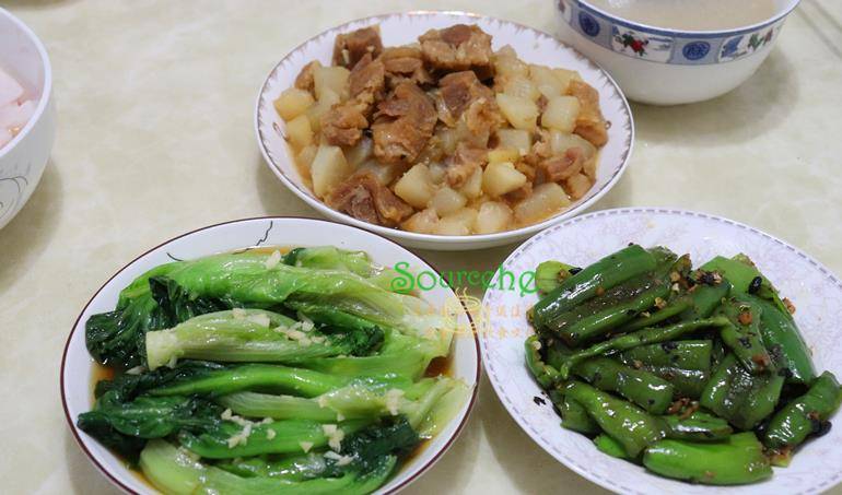 英亚官方网站-
开学了 晚餐四菜一汤一道小吃 50分钟做好 荤素搭配孩子爱吃！(图5)